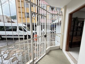 Property grounds - Full suite with air conditioning, Wi-Fi, and Netflix. (Vitória)