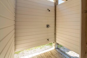 Property grounds - Bel Chateau - Beach access, Wifi, comfy beds, and much more! (Holden Beach)