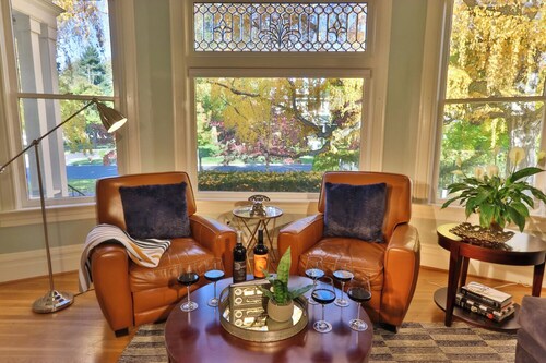 Gorgeous 1902 Craftsman-EV Charger-Lush Grounds-Walk to Main Street-Dogs OK