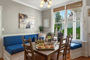 Dining - Gorgeous 1902 Craftsman-EV Charger-Lush Grounds-Walk to Main Street-Dogs OK (Walla Walla)