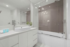 Shower - Hilton 2BR Retreat Sky High Ocean Views Pool (Surfers Paradise)