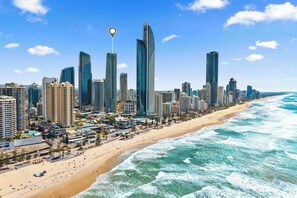 Beach - Hilton 2BR Retreat Sky High Ocean Views Pool (Surfers Paradise)