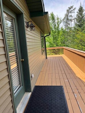 Unclassified image, 2 of 32, button