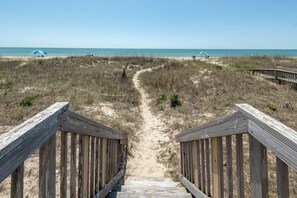 On the beach - Southern Smiles | Pet-friendly, beachfront, wifi, and more! (Holden Beach)