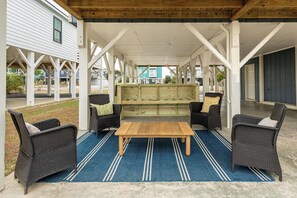 Terrace/patio - Relax at Blue Crab Shack, a spacious dog-friendly home with marsh views in Holden Beach. (Holden Beach)