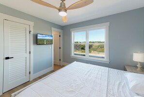5 bedrooms, free WiFi, bed sheets - Friendly Shores | Beautiful Views, Spacious Decks & Private Pool (Holden Beach)