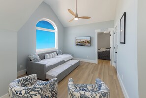 5 bedrooms, free WiFi, bed sheets - Friendly Shores | Beautiful Views, Spacious Decks & Private Pool (Holden Beach)