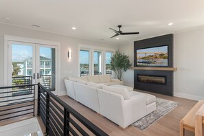 Interior - Sunset Skies: Stylish 4BR beach home in Holden Beach with a private pool. (Holden Beach)