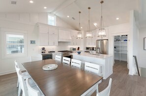 Dining - Hobbs Realty - Tidewater: Private Pool, Elevator, $250 Beach Gear Credits! (Holden Beach)