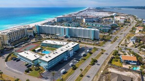 Exterior - Beach Escape • Pool View • Walk to Beach + Food (Fort Walton Beach)