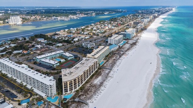 Beach nearby - Beach Escape • Pool View • Walk to Beach + Food (Fort Walton Beach)