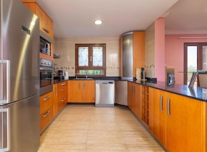 Frigorifero, microonde, forno, lavastoviglie