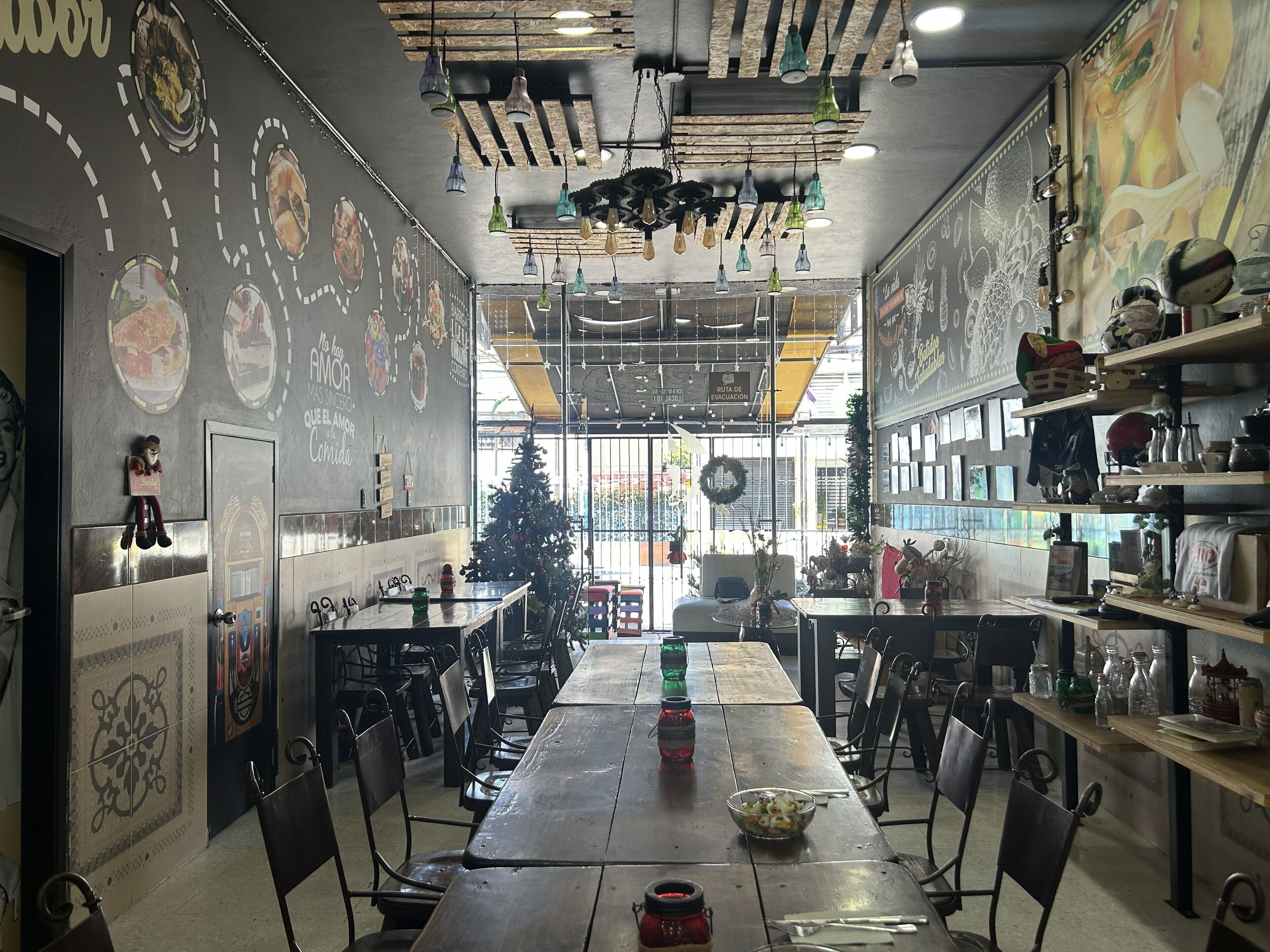 تقديم الإفطار والغداء والعشاء