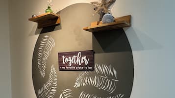 Televisión de pantalla plana de 30 pulgadas con canales por cable