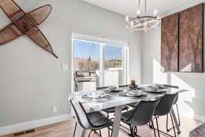 Dining - Brian Head Retreat - Walk to Lifts/Family Friendly/Spacious/Modern (Brian Head)