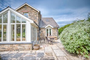 Exterior - Craig y Mor, Holiday Cottage Newport, Sleeps 10, 5 bedrooms,  bathrooms (Newport)