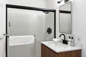 Douche, serviettes fournies