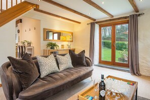DVD player - Cowshed East Orielton, Holiday Cottage Nr Bosherston, Sleeps 4, 2 bedrooms,  bathrooms (Pembroke)