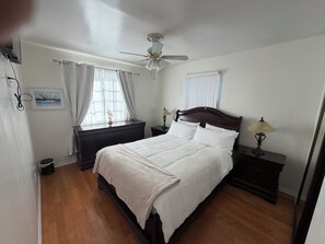 3 habitaciones, tabla de planchar con plancha, wifi y ropa de cama 