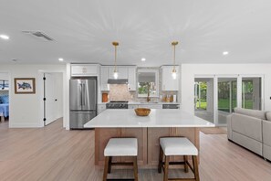 Fridge, microwave, oven, stovetop - Charming 4-bedroom house in tranquil Sanibel with private beach access! (Sanibel)