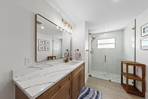 Shower, hair dryer, towels, toilet paper - Charming 4-bedroom house in tranquil Sanibel with private beach access! (Sanibel)