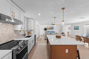 Fridge, microwave, oven, stovetop - Charming 4-bedroom house in tranquil Sanibel with private beach access! (Sanibel)