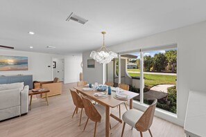 Dining - Charming 4-bedroom house in tranquil Sanibel with private beach access! (Sanibel)