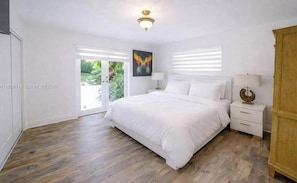 3 bedrooms, in-room safe, desk, iron/ironing board