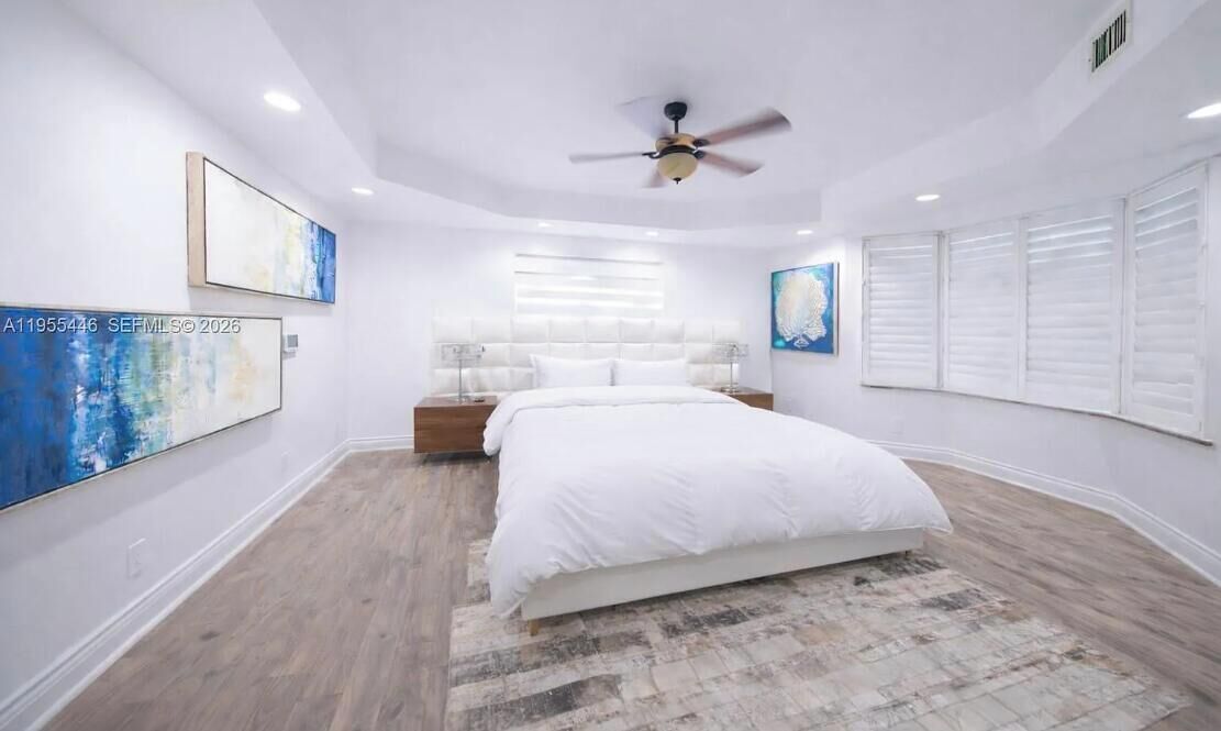 3 habitaciones, caja de seguridad en la habitación y escritorio 