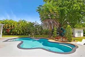 Outdoor pool, a heated pool - el laguito (Miami)