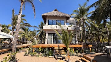 Villa, vista a la playa | Exterior