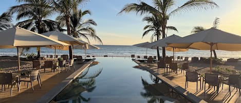 2 piscinas al aire libre