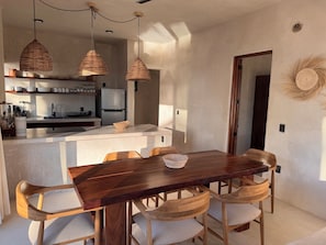 Villa, vista a la playa | Restaurantes