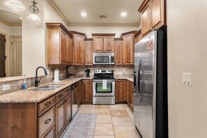 Private kitchen - Resort Condo with Lazy River & Pools (Hurricane)