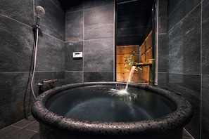 Townhome | Bathroom | Free toiletries, slippers, shampoo, toilet paper - Rinn Kyoto Ebisunocho (Kyoto)