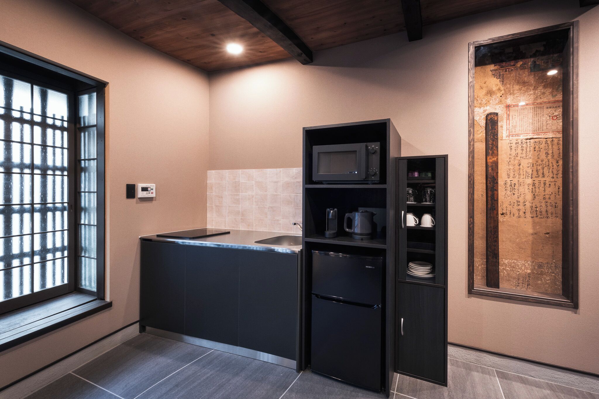 聯排別墅 | 私人廚房 | 微波爐、爐台、鍋具/餐盤/廚房用品、餐桌