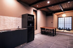 Townhouse | Spiseområde på rommet