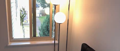 1 dormitorio, tabla de planchar con plancha, wifi y ropa de cama