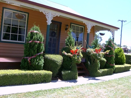 Exterior detail. "Grand Ole Topiary" Country Cottage' Accommodation. Railton Tasmania