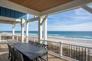Outdoor dining - Luxury Oceanfront | Saltwater pool | Elevator | Game Room | Pet Friendly (North Topsail Beach)