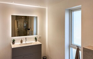 Shower - Lovely home in Væggerløse with WiFi (Væggerløse)