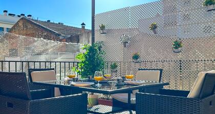 5-Bedroom apartment close to the sea, outdoor space, A/C