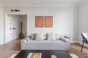 TV, stereo - Blueground | Chelsea, view, nr Victoria (London)