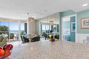 Dining - Relax in this spacious 3-bedroom beachfront condo in Panama City Beach! (Panama City Beach)