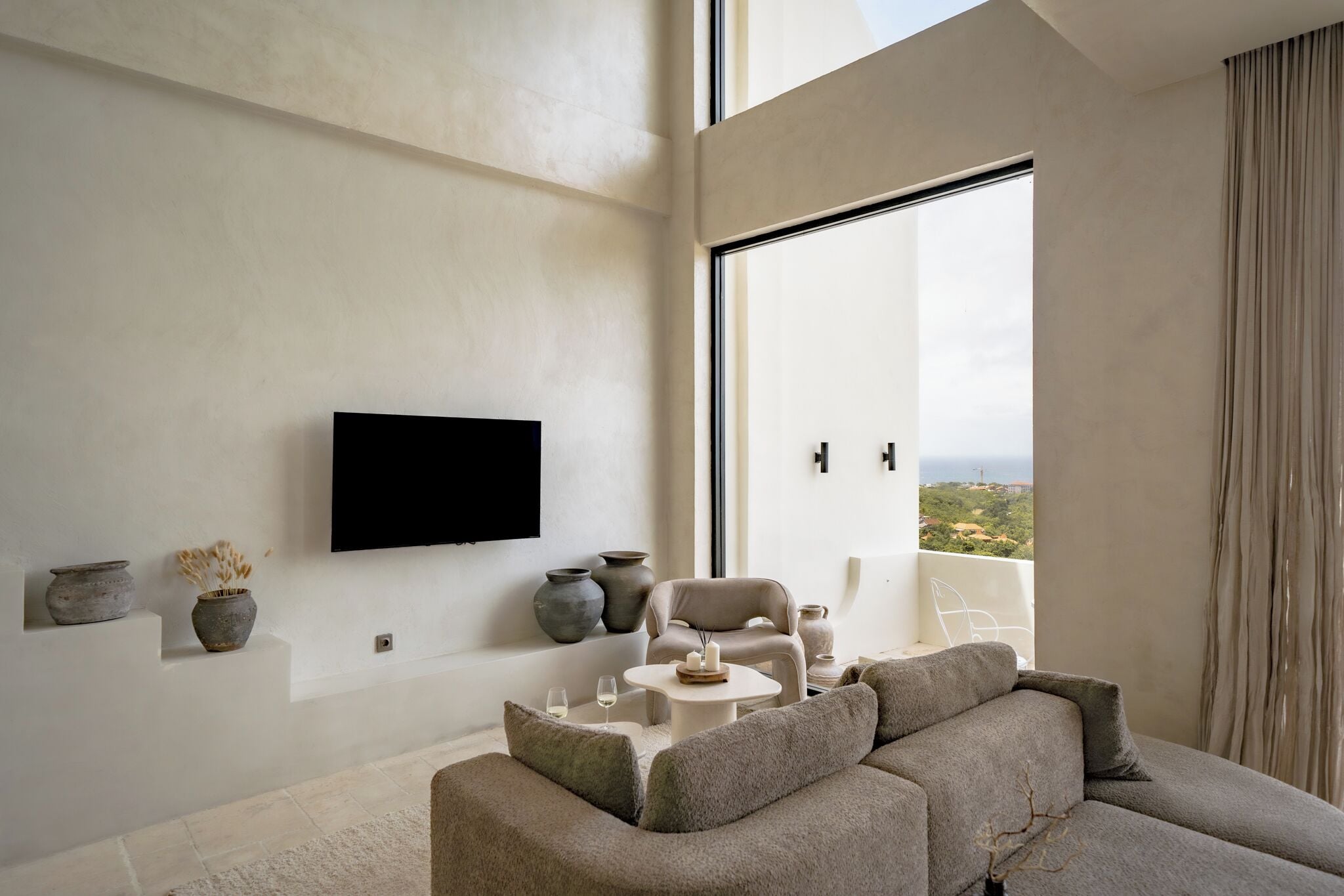 Villa, 2 soverom, privat basseng, havutsikt | Oppholdsområde | En 55-tommers smart-TV med digitale kanaler