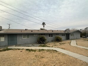 Exterior - Quaint and spacious studio with great lighting (Barstow)