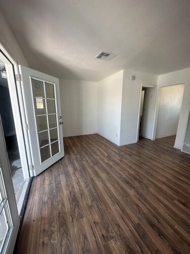 Quaint and spacious studio with great lighting