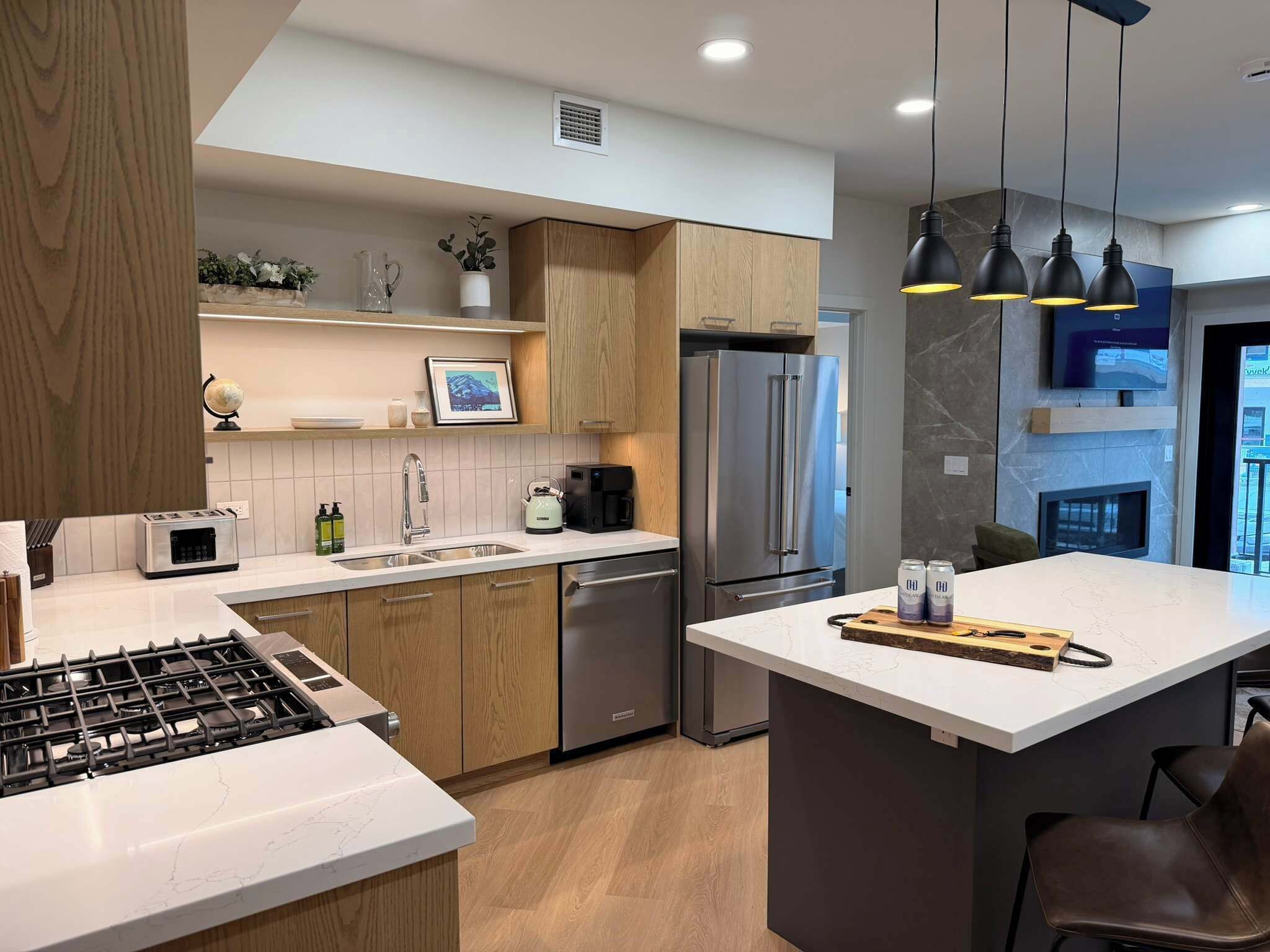 Kühlschrank, Mikrowelle, Ofen, Herdplatte