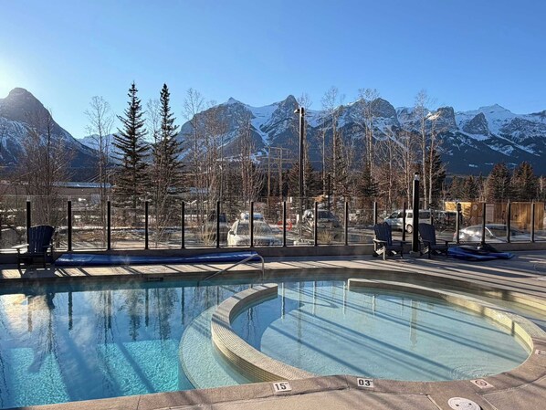 Pool - Hidden Cirque Hydeaway at Ascent (Canmore)