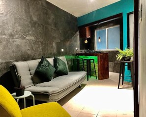 行政套房, 阳台, 花园景观 | 住宿内部